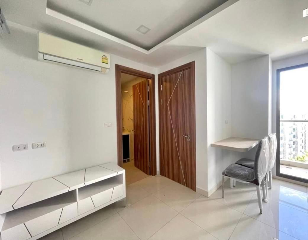 Arcadia Beach Resort By Psr Pattaya Exteriör bild