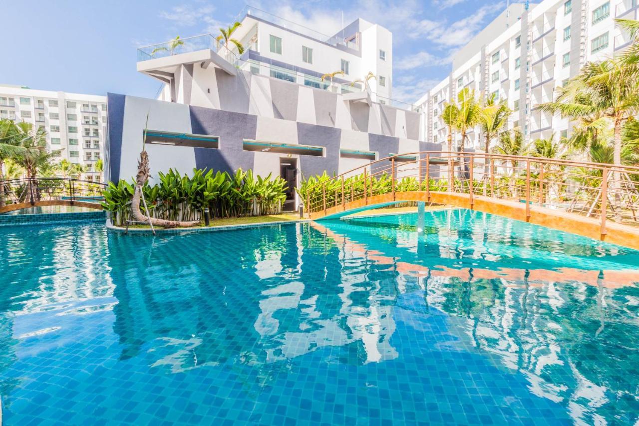 Arcadia Beach Resort By Psr Pattaya Exteriör bild